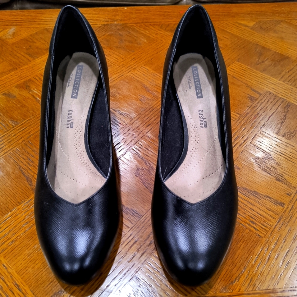NWOT Clarks Artisan Collection Black Leather Classic Heels